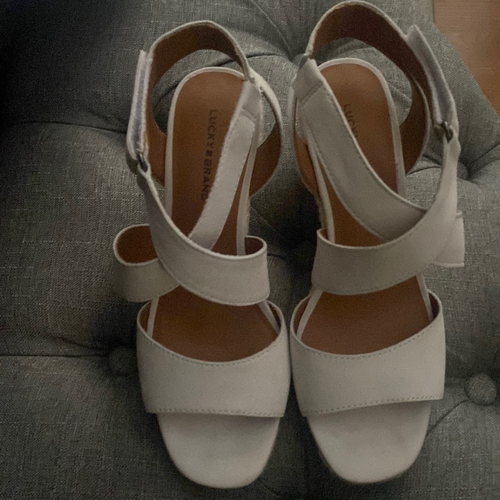 Lucky brand white wedges size8 (work once)